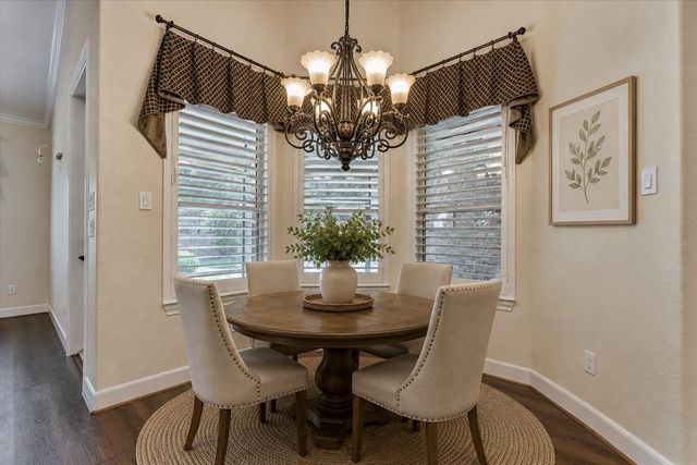 11 S Sandbells Park Lane, Montgomery, TX 77316