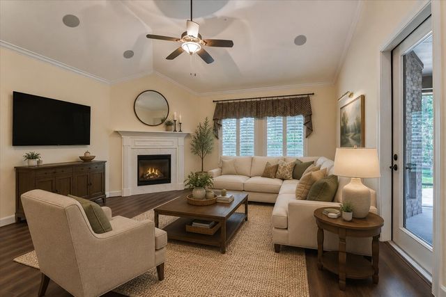 11 S Sandbells Park Lane, Montgomery, TX 77316