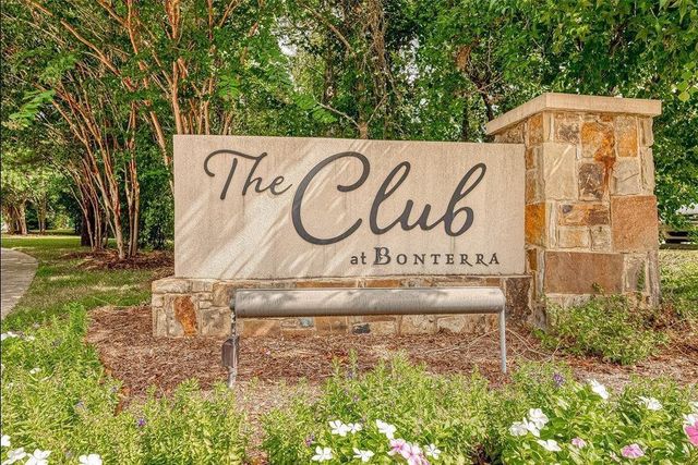 11 S Sandbells Park Lane, Montgomery, TX 77316