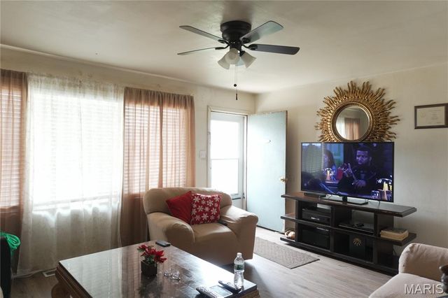 19 Leonard Drive, East St Louis, IL 62206