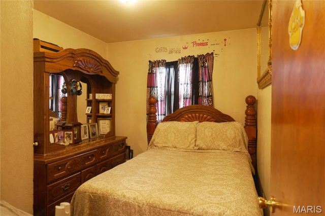 19 Leonard Drive, East St Louis, IL 62206