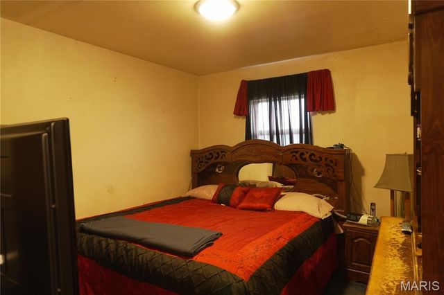 19 Leonard Drive, East St Louis, IL 62206