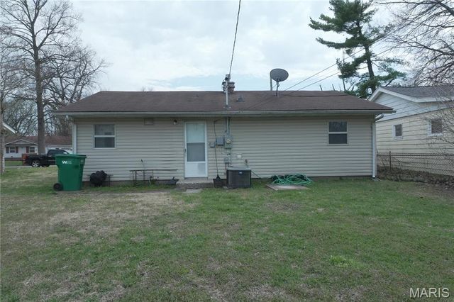 19 Leonard Drive, East St Louis, IL 62206