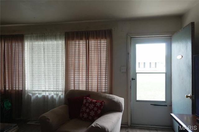 19 Leonard Drive, East St Louis, IL 62206