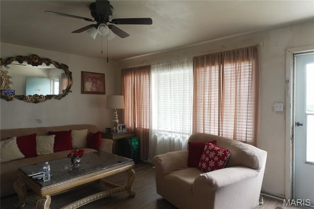 19 Leonard Drive, East St Louis, IL 62206