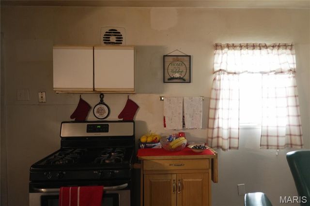 19 Leonard Drive, East St Louis, IL 62206