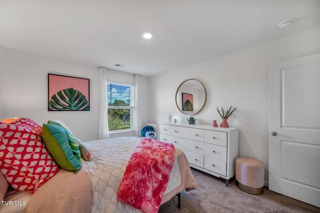 229 Artist Avenue, Johnson City, TN 37615