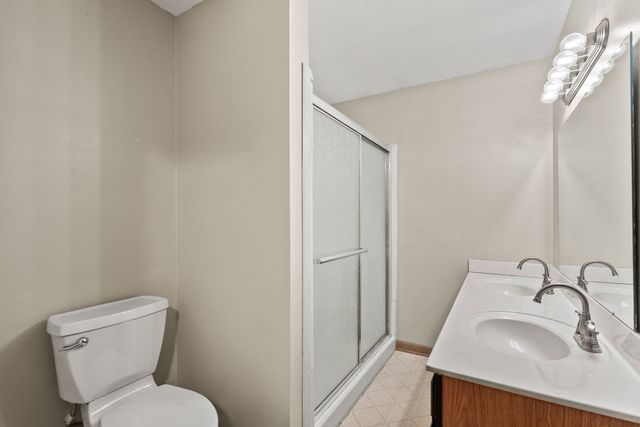 1817 Fairmeadows Drive, Bettendorf, IA 52722
