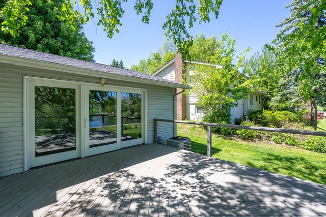 1817 Fairmeadows Drive, Bettendorf, IA 52722