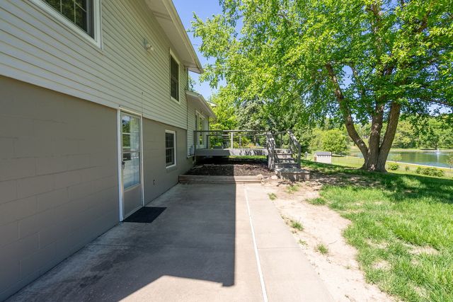 1817 Fairmeadows Drive, Bettendorf, IA 52722