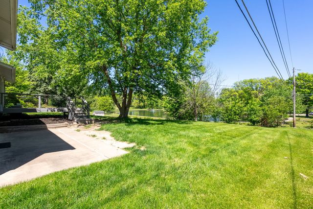 1817 Fairmeadows Drive, Bettendorf, IA 52722