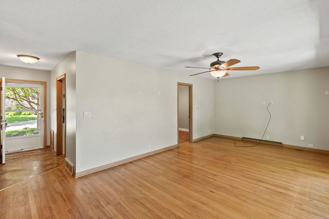 1817 Fairmeadows Drive, Bettendorf, IA 52722