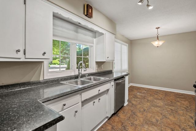 1817 Fairmeadows Drive, Bettendorf, IA 52722