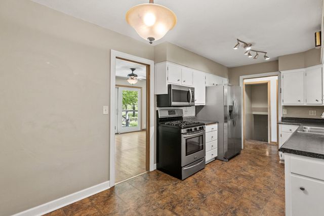 1817 Fairmeadows Drive, Bettendorf, IA 52722