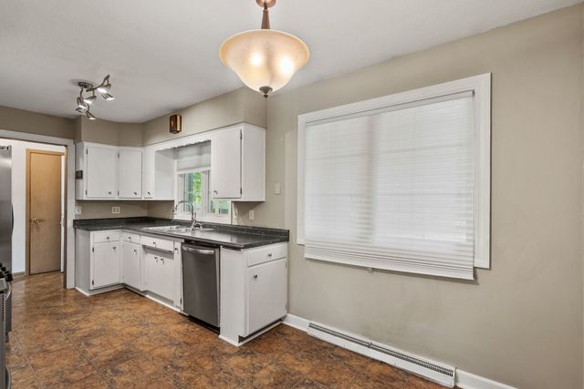 1817 Fairmeadows Drive, Bettendorf, IA 52722