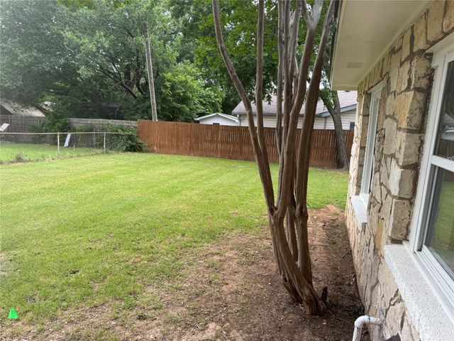607 E Hundley Drive, Lake Dallas, TX 75065