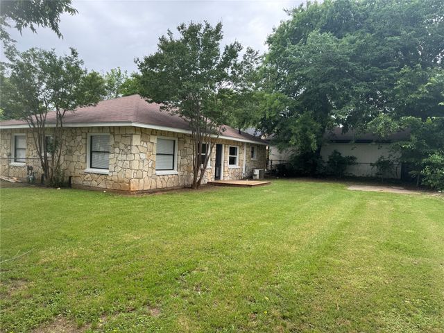 607 E Hundley Drive, Lake Dallas, TX 75065