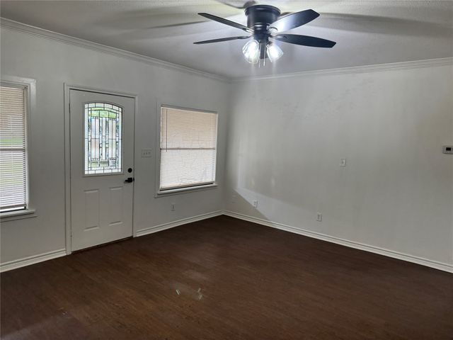 607 E Hundley Drive, Lake Dallas, TX 75065