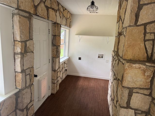 607 E Hundley Drive, Lake Dallas, TX 75065