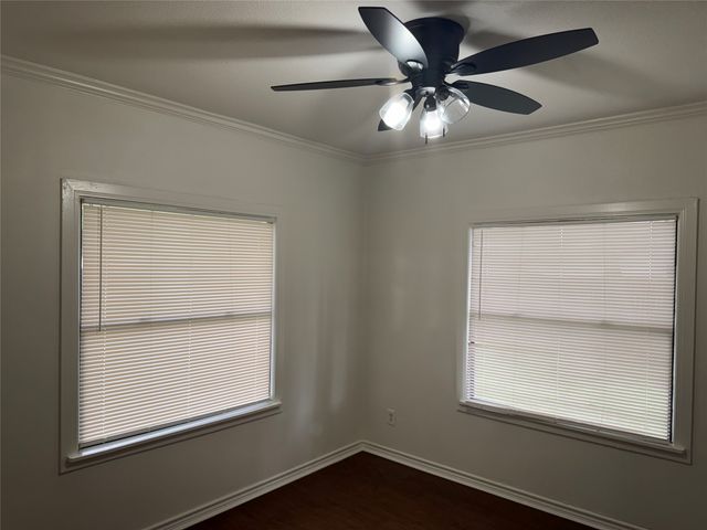 607 E Hundley Drive, Lake Dallas, TX 75065