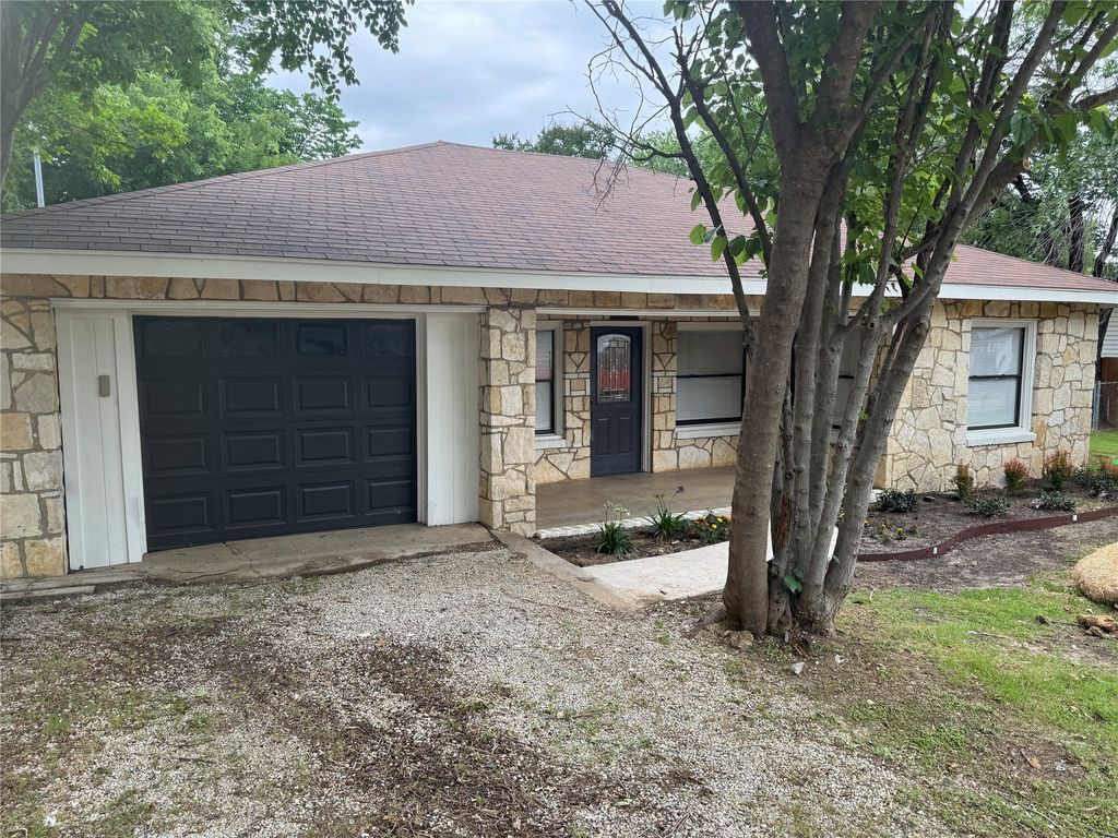 607 E Hundley Drive, Lake Dallas, TX 75065