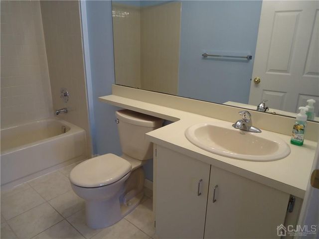 313 Wimbeldon Court, North Brunswick, NJ 08902