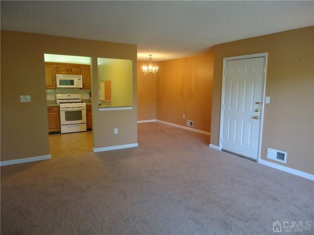 313 Wimbeldon Court, North Brunswick, NJ 08902