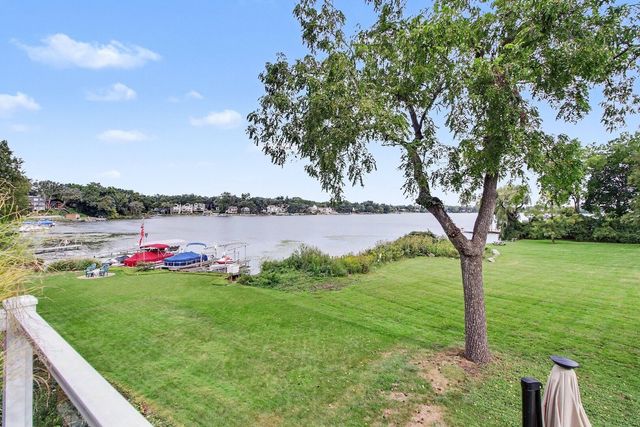 26469 N Il Route 83, Mundelein, IL 60060