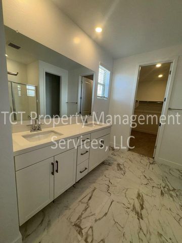 808 W Sparrow Drive, San Tan Valley, AZ 85140