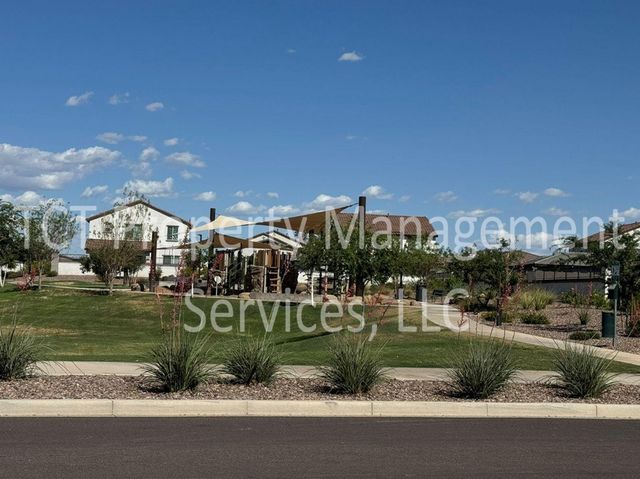 808 W Sparrow Drive, San Tan Valley, AZ 85140