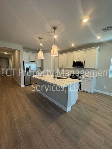 808 W Sparrow Drive, San Tan Valley, AZ 85140
