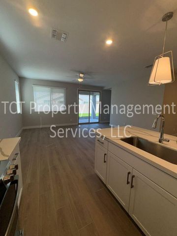 808 W Sparrow Drive, San Tan Valley, AZ 85140