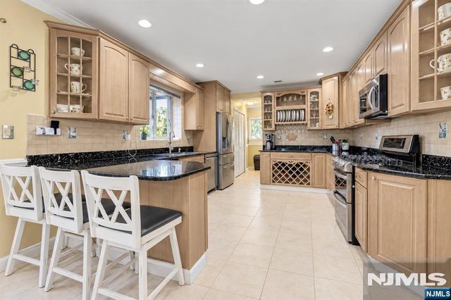 123 Sussex Road, Bergenfield, NJ 07621