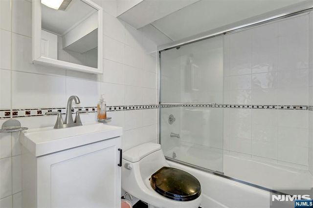 123 Sussex Road, Bergenfield, NJ 07621