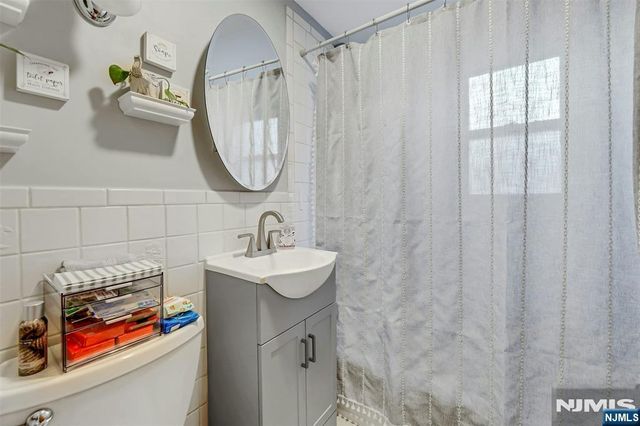 123 Sussex Road, Bergenfield, NJ 07621