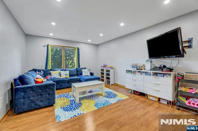 123 Sussex Road, Bergenfield, NJ 07621