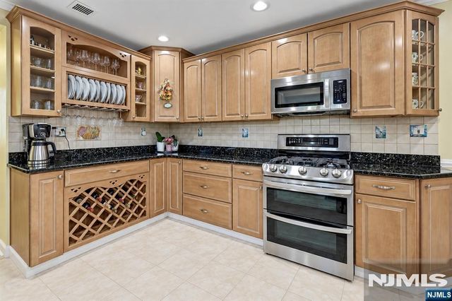 123 Sussex Road, Bergenfield, NJ 07621