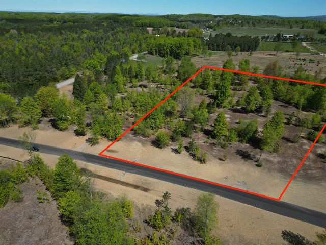 1029 E Solaris Way, Maple City, MI 49664