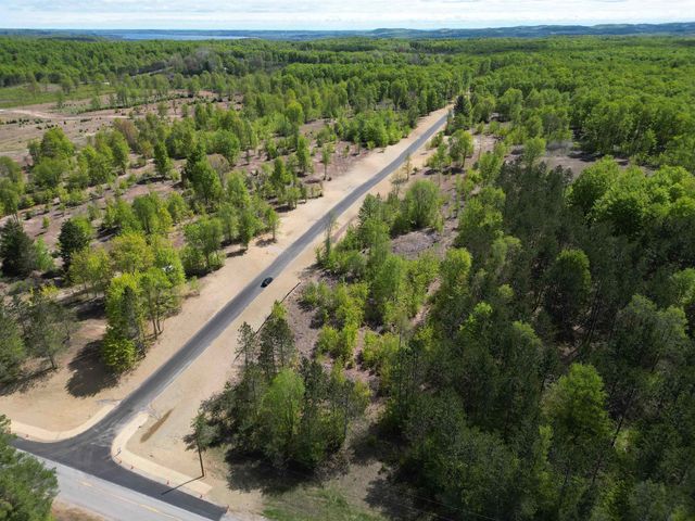 1029 E Solaris Way, Maple City, MI 49664