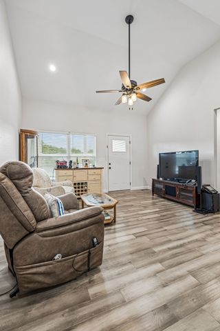 2800 N Hurricane Creek Rd, Mc Ewen, TN 37101