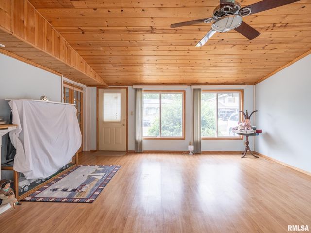 1705 N 12TH Street, Pekin, IL 61554