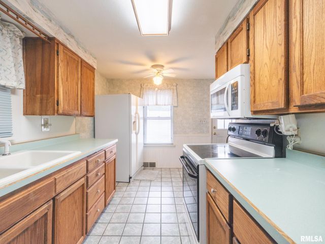 1705 N 12TH Street, Pekin, IL 61554