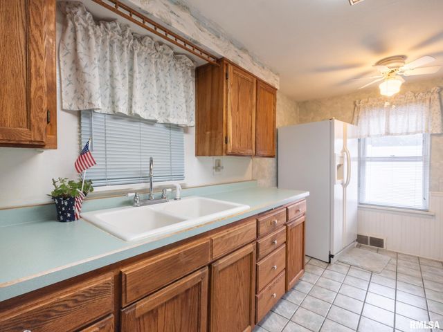 1705 N 12TH Street, Pekin, IL 61554