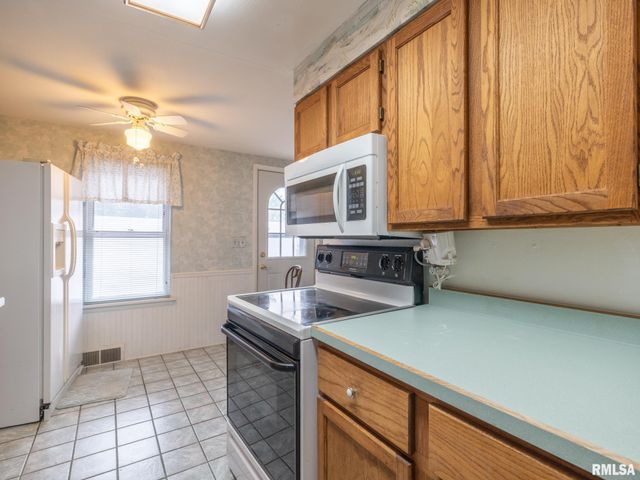 1705 N 12TH Street, Pekin, IL 61554