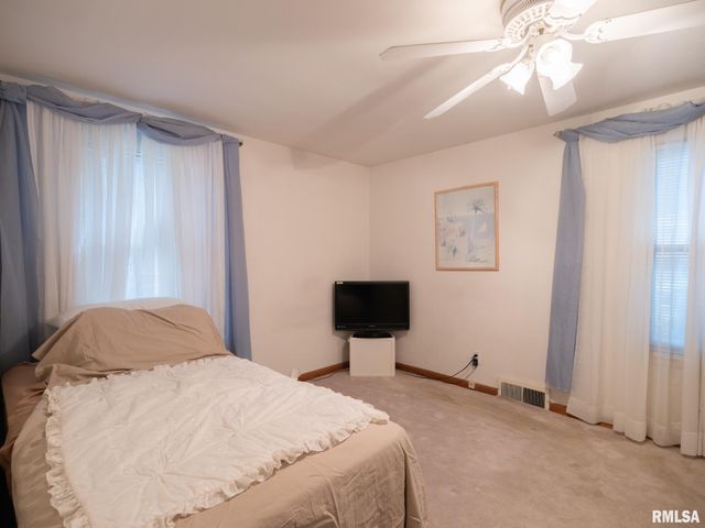 1705 N 12TH Street, Pekin, IL 61554