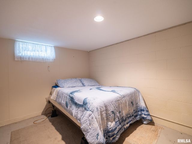 1705 N 12TH Street, Pekin, IL 61554