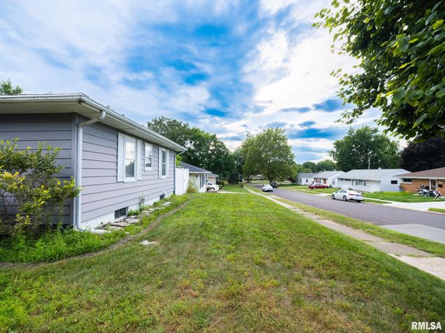 1705 N 12TH Street, Pekin, IL 61554
