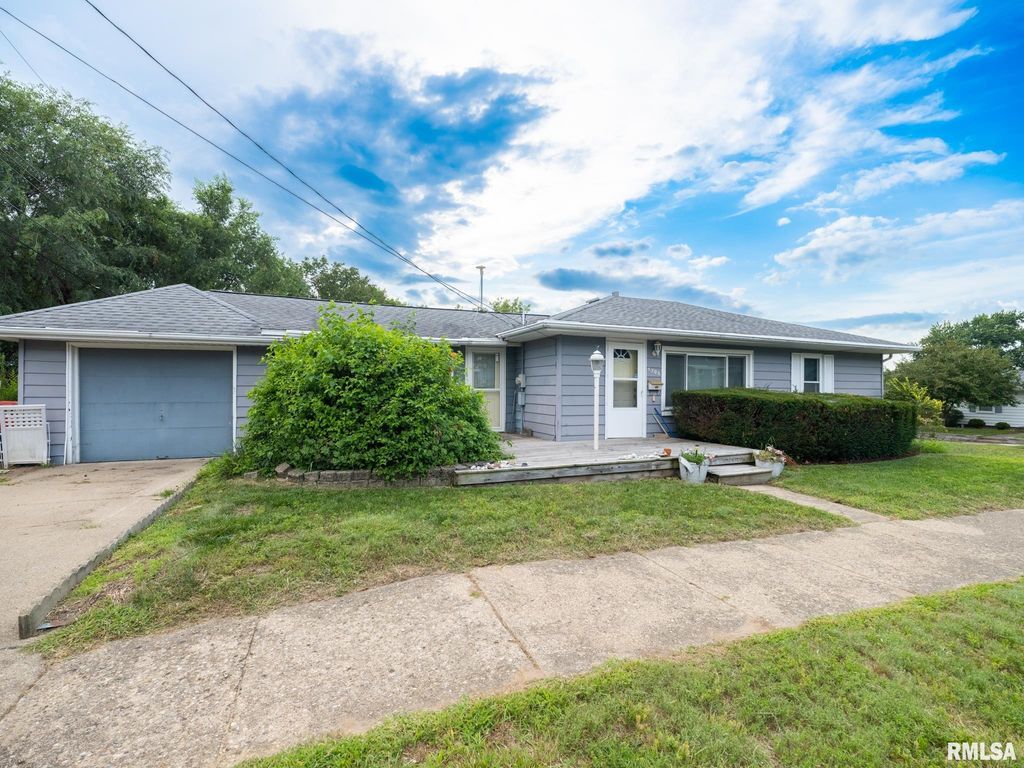 1705 N 12TH Street, Pekin, IL 61554