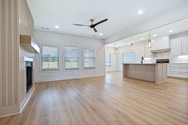6908 SW Orange Avenue, Bentonville, AR 72713