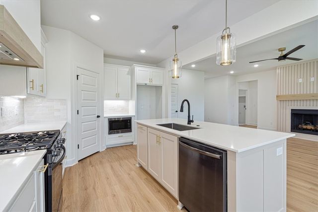 6908 SW Orange Avenue, Bentonville, AR 72713